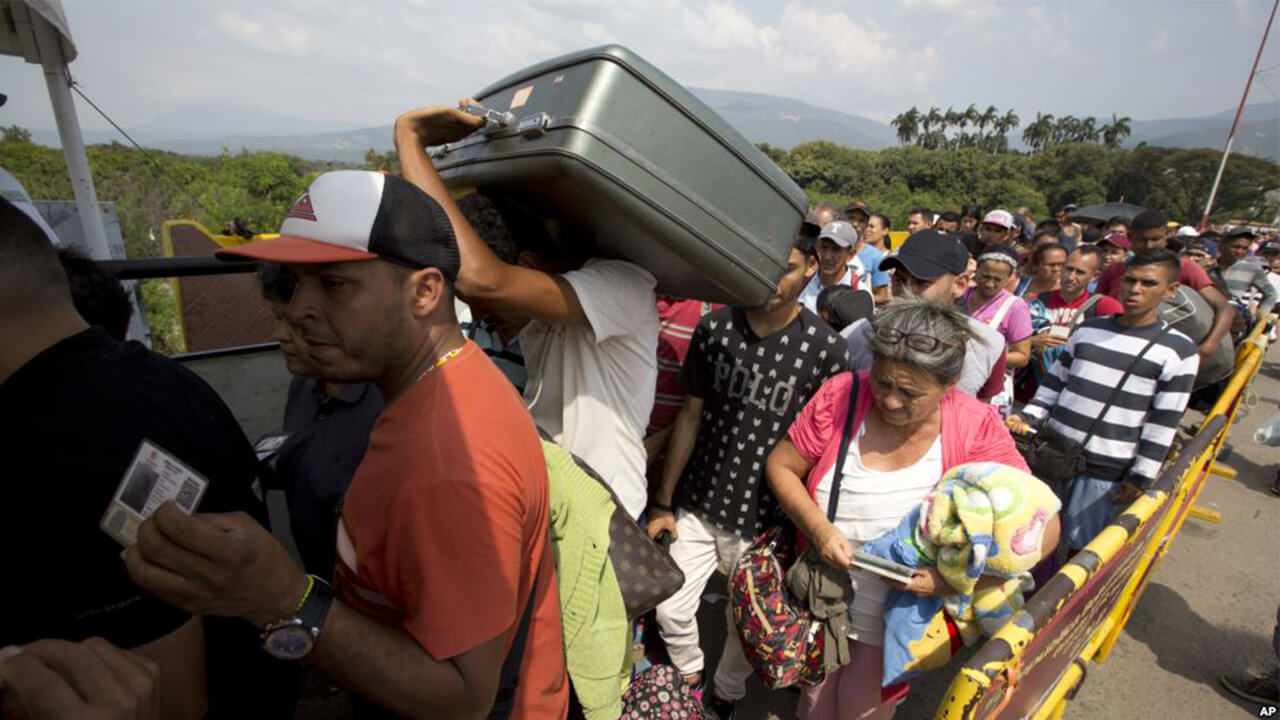 Bob Menéndez y Marco Rubio quieren apoyar a los venezolanos que viven en EU concediéndoles el Estatus de Protección Temporal | Foto: Voz de América