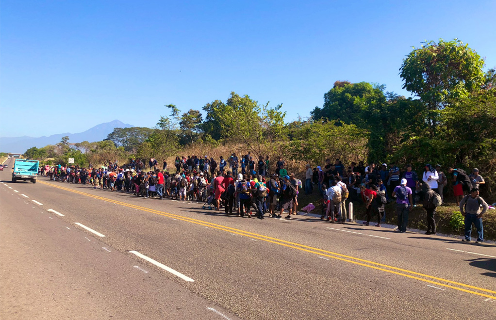 La mañana del viernes, los primeros integrantes del éxodo migrante llegaron a Veracruz, lugar donde fueron recibidos por las autoridades | Foto: @ellenreina