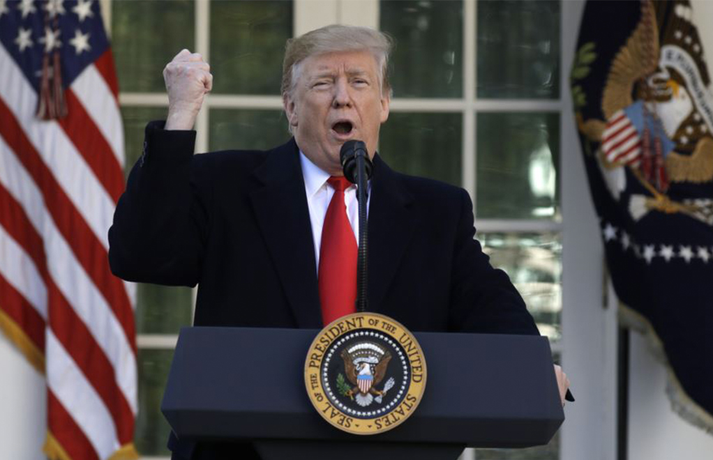 El presidente Donald Trump habló desde el Jardín de las Rosas de la Casa Blanca el 25 de enero de 2019, para anunciar el fin del cierre del gobierno de EE.UU. cuando llegaba al día 35. | Foto: Voz de América / AP