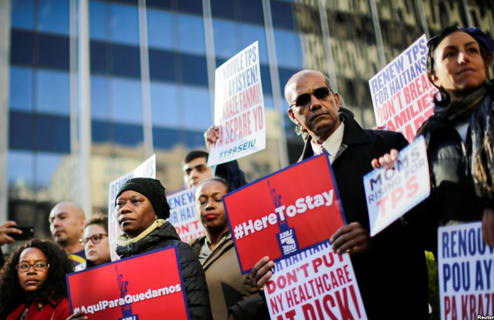 Inmigrantes haitianos y partidarios protestan contra la decisión de eliminar el TPS para refugiados de su país. Nueva York, 21 de november de 2017. | Foto: Voz de América / Reuters