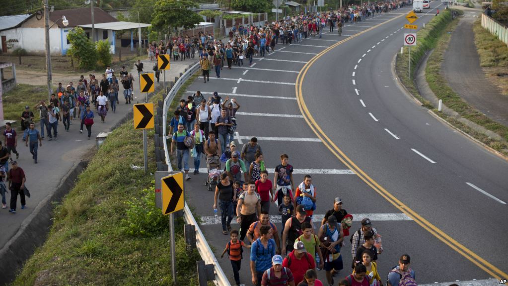 Alrededor de 100 cubanos se fugan de estación migrante