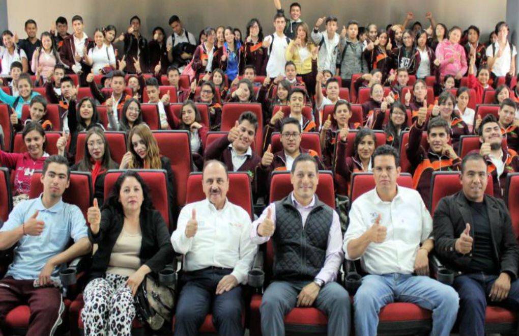 El Programa 3x1 puso en funcionamiento en el Cecytez un salón auditorio el cual piensa beneficiar a más de 650 jóvenes de nivel bachillerato. | Foto: Cortesía