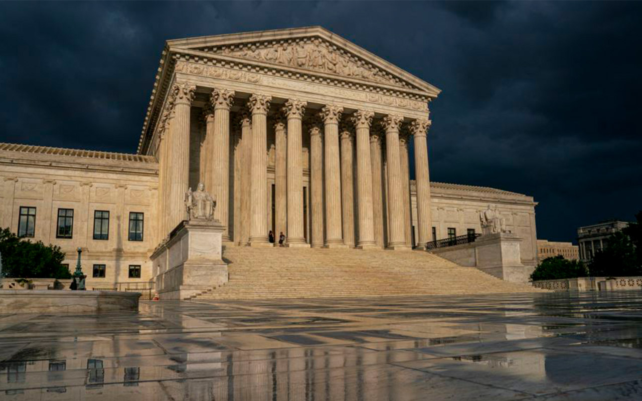 La Corte Suprema de EE.UU. bloquea temporalmente la pregunta de la ciudadanía en el Censo de 2020. | Foto: Voz de América / AP
