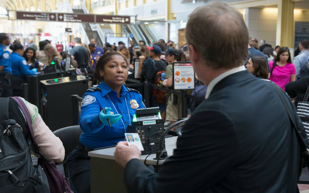 CBP no podrá revisar documentos de pasajeros en vuelos nacionales sin su autorización