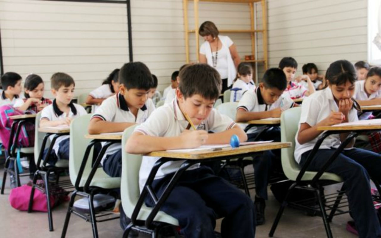 Miles de estudiantes tuvieron que dejar la escuela