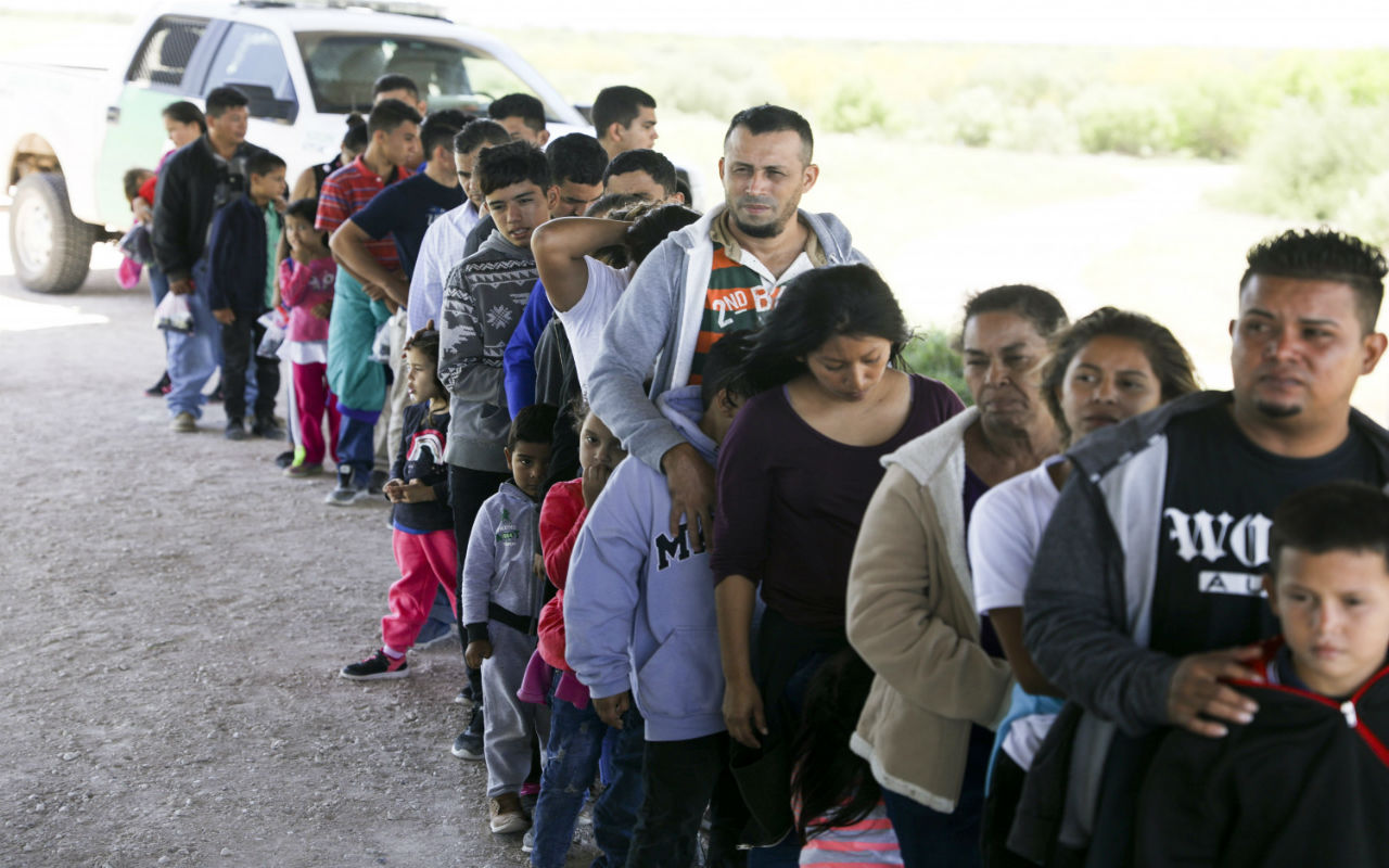 Trump aumentará la autoridad para acelerar proceso de remoción de migrantes