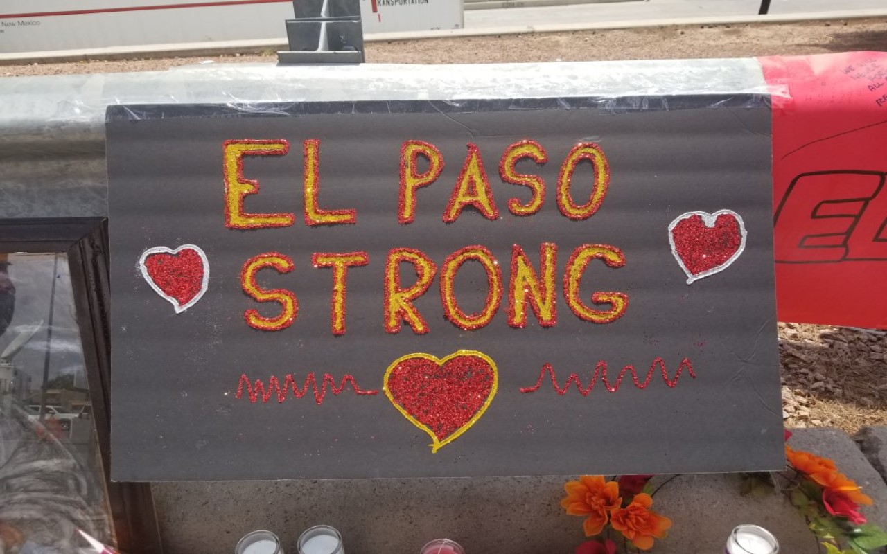 Canciones, tatuajes y dolor a una semana del tiroteo mortal en El Paso, Texas