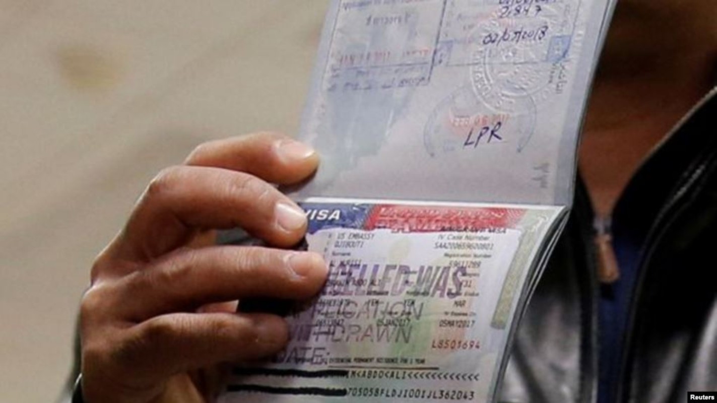 Nueva regla de EE.UU. podría descalificar a la mitad de solicitantes de visa