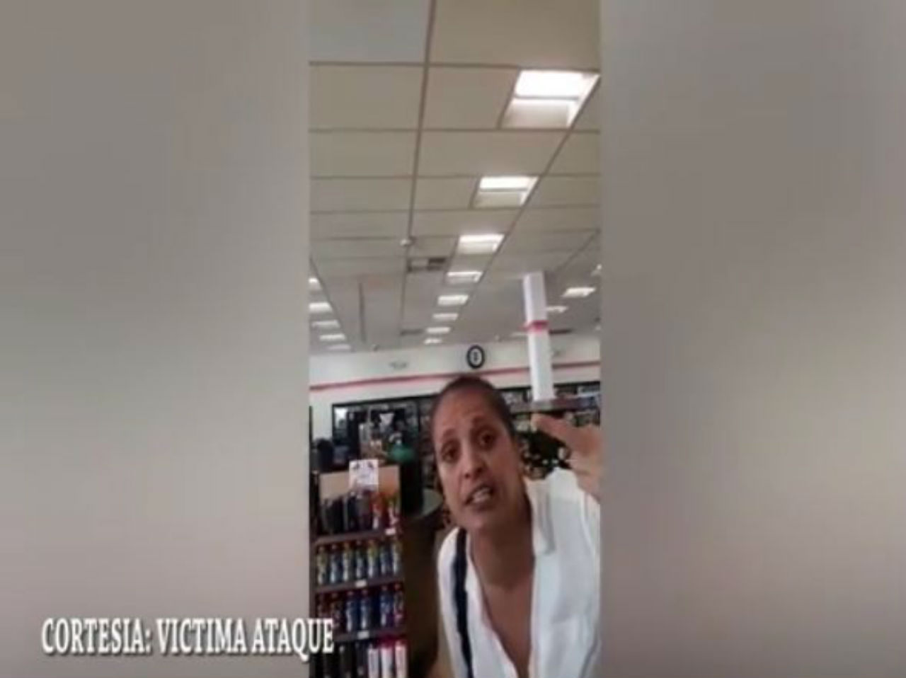"Vuélvanse a su país jodidos latinos, ustedes apestan": dijo una clienta a un empleado de 7-Eleven
