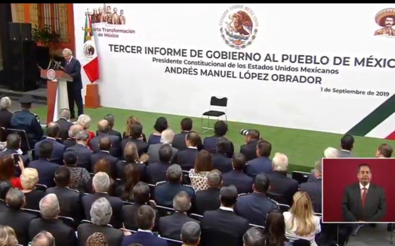Andrés Manuel López Obrador dio su "primer" su primer informe de gobierno el día que tomó la presidencia | Foto: Especial