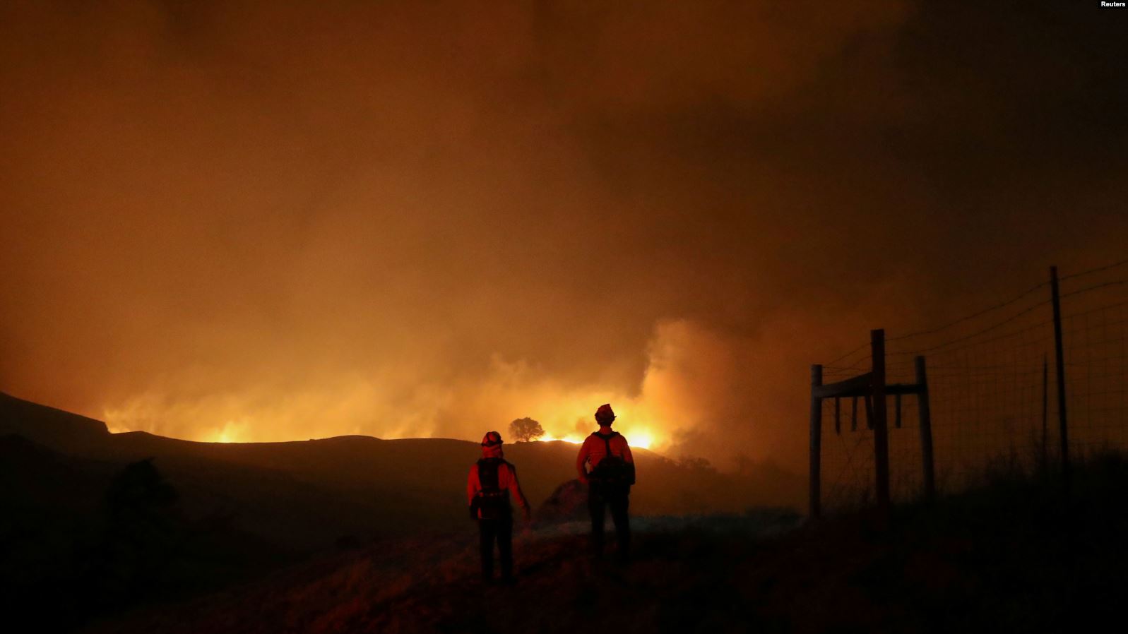 Emitieron alerta roja en California por incendios forestales. | Foto Reuters/Stephem Lam. Incendio Kincade, cerca de Geyserville, California, 24 de octubre de 2019.