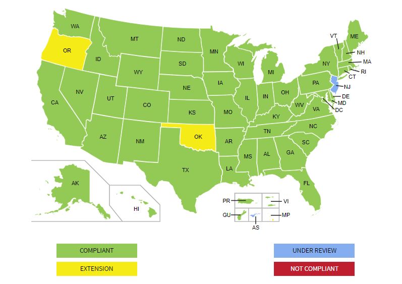 Los estados en verde son los que ya implementaron la REAL ID Act; en amarillo los estados que solicitaron una extensión.