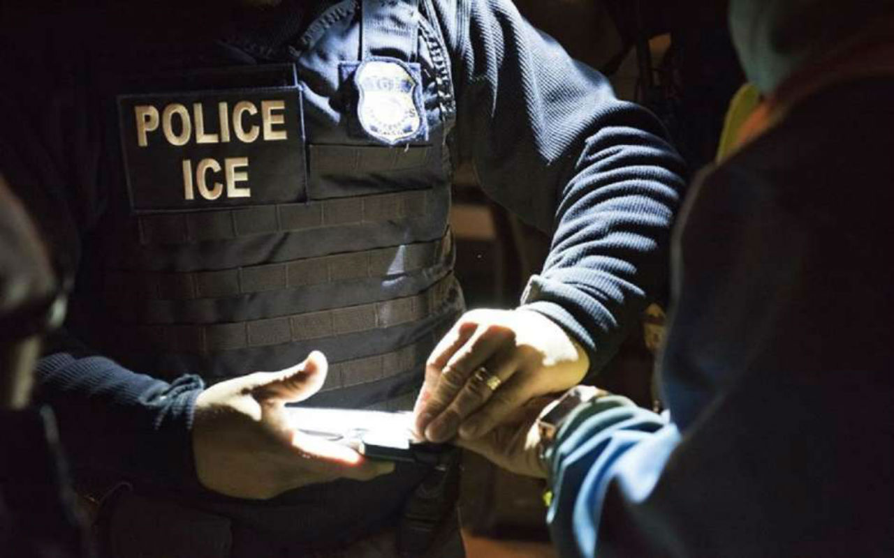La corte dictaminó que los oficiales de la CBP e ICE que pretendan buscar en dispositivos electrónicos sin una orden judicial, será considerado actividad ilegal.