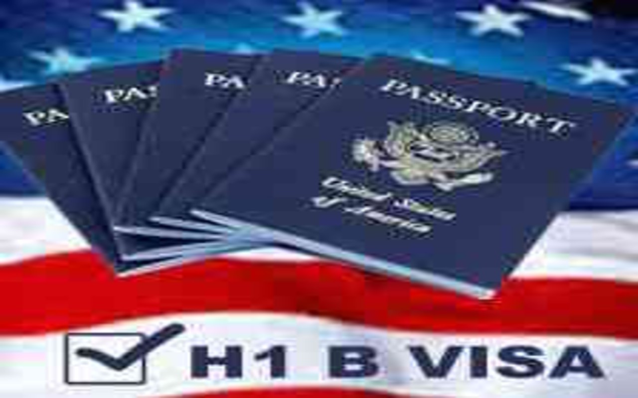 USCIS cuadruplica el rechazo de peticiones de la visa de trabajo H-1B