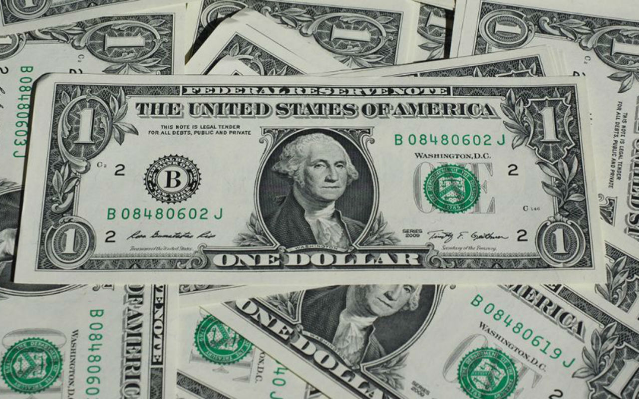 Dólar se vende en 25.52 pesos, el precio más caro en su historia