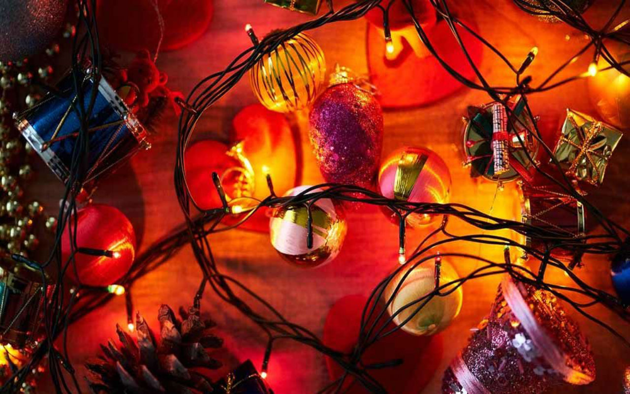 Descuidos y malas conexiones en luces provocan incendios en Navidad