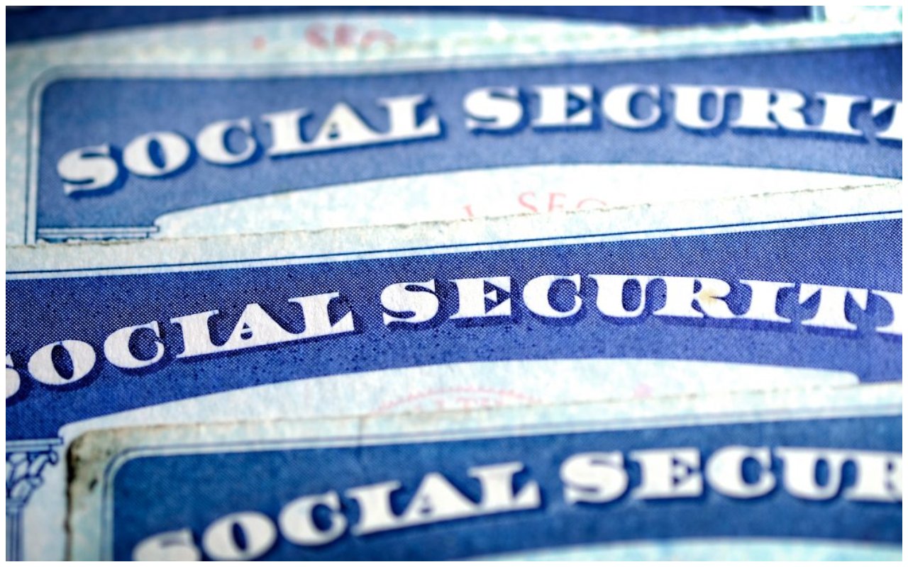 Los beneficiarios del Seguro Social están cerca de recibir su tercer cheque de estímulo.