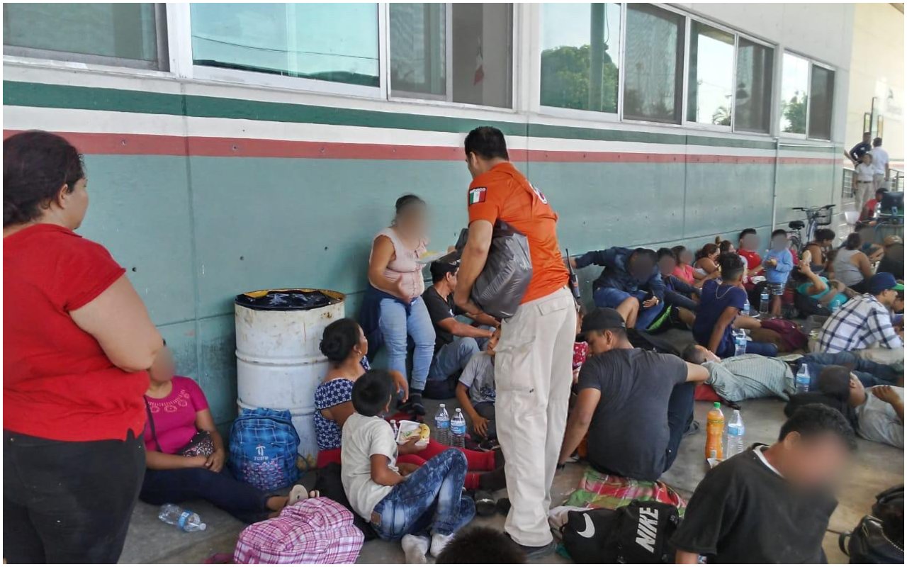 Detiene INM más de 400 migrantes de la caravana en México