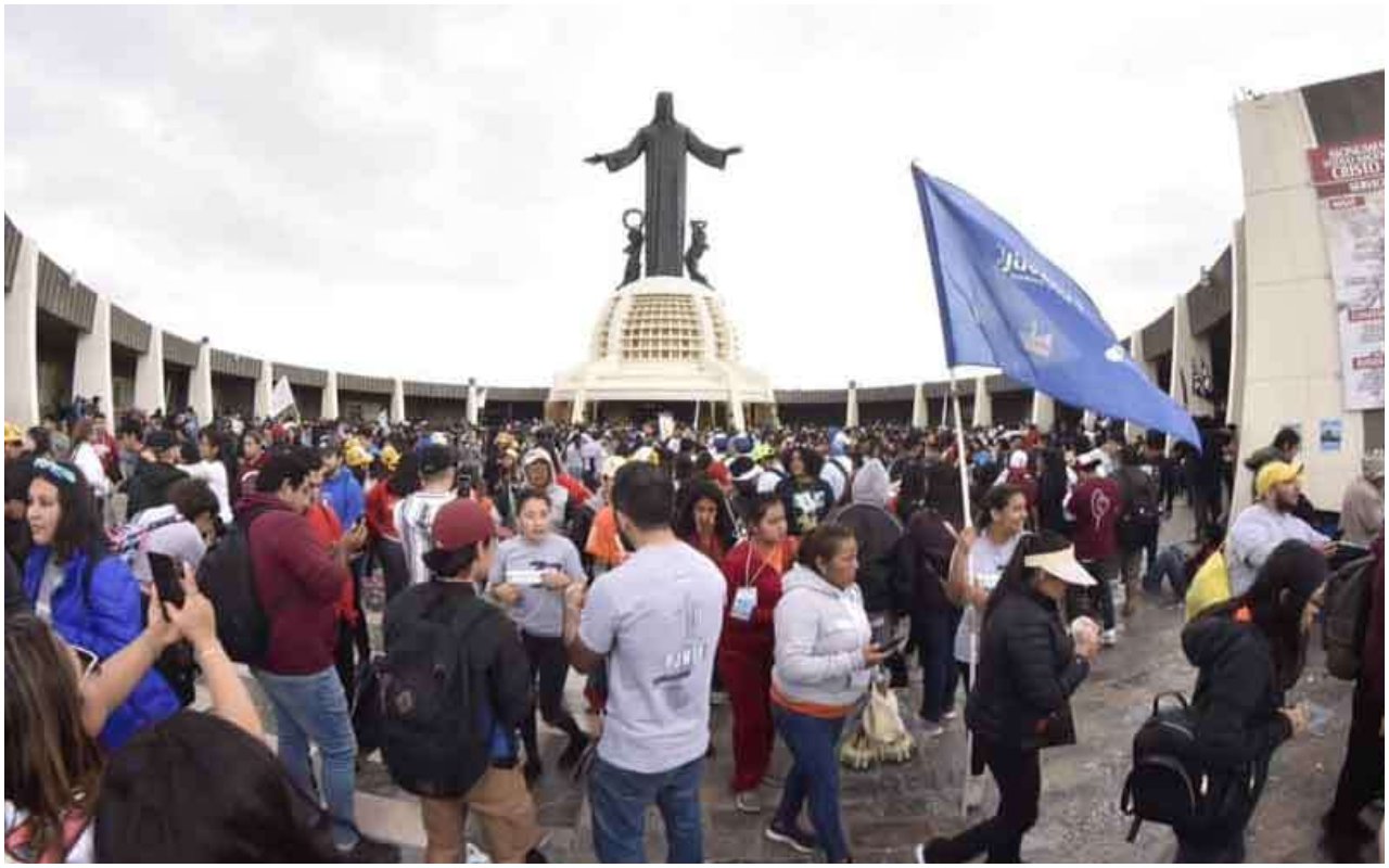 Más de 50 mil jóvenes peregrinaron a monumento a Cristo Rey en Guanajuato