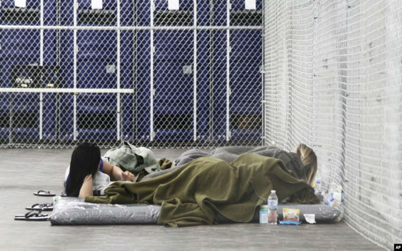Bajo celdas con un frío inaguantable, sucias y comida en mal estado, las mujeres acusaron a la Patrulla Fronteriza ante un Juez Federal de distrito