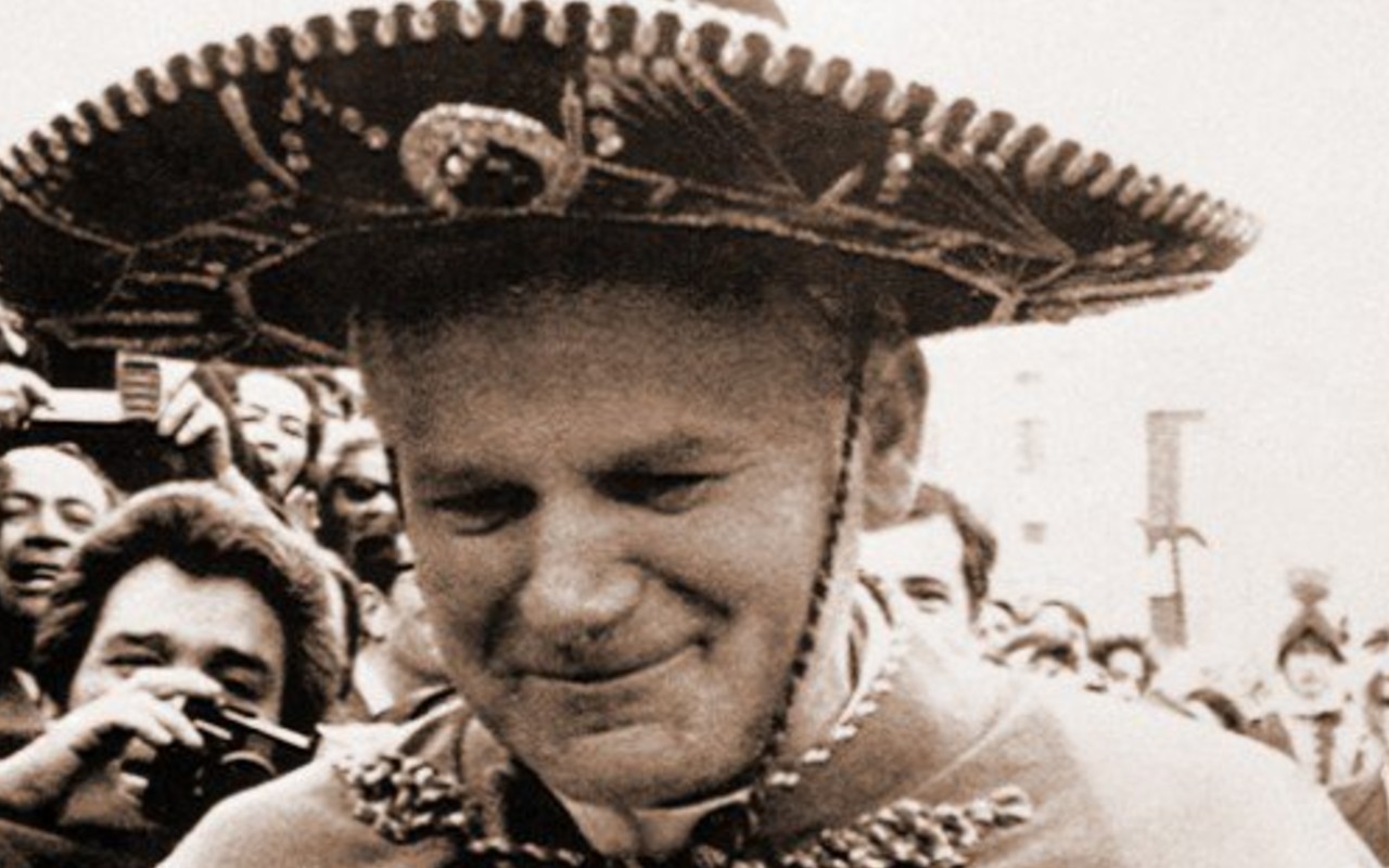 Así el 26 de enero de 1979, el Papa Juan Pablo II se convirtió en el primer Pontífice en la historia de la Iglesia en visitar México