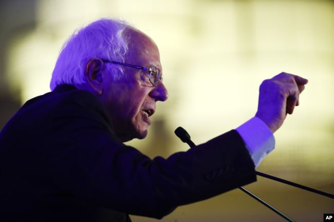 Bernie Sanders habla durante un acto de campaña el lunes, 24 de febrero de 2020, en Charleston, Carolina del Sur.