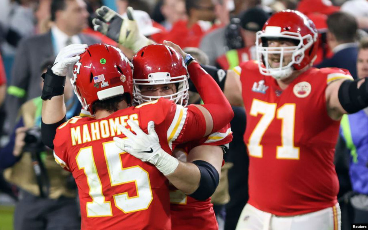 Kansas City Chiefs ganan el Super Bowl con el partido más latino de la historia