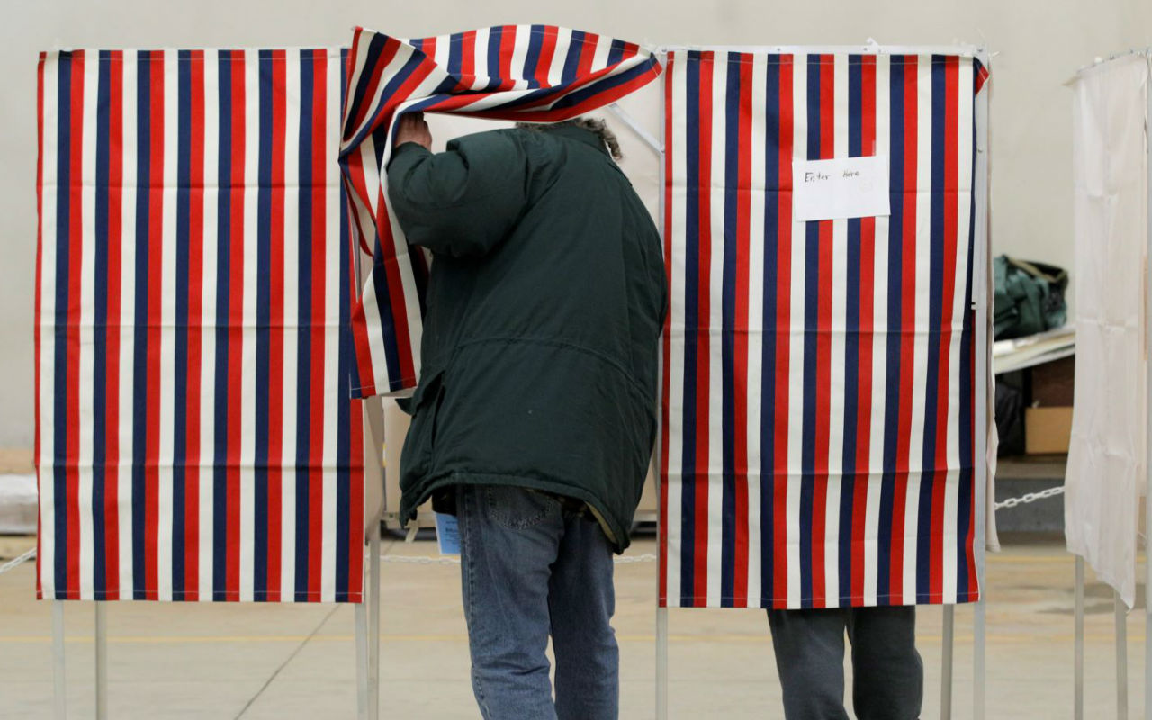 Votante elecciones New Hampshire VOA Reuters