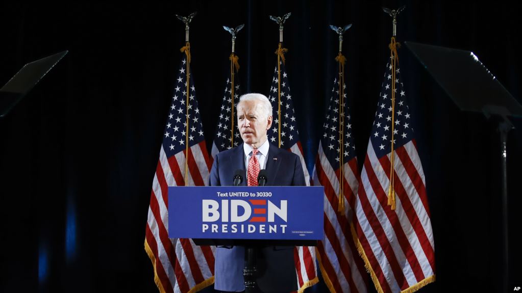 Biden acusa a Trump de poner a las empresas "por delante" en crisis por coronavirus