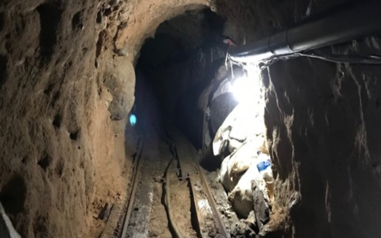 Descubren túnel transfronterizo de drogas en la frontera de Estados Unidos y México