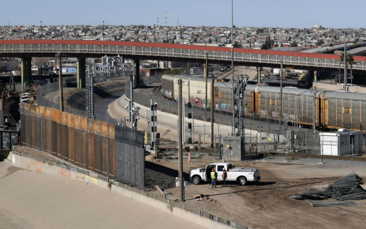 EEUU y México consideran restringir movimientos fronterizos