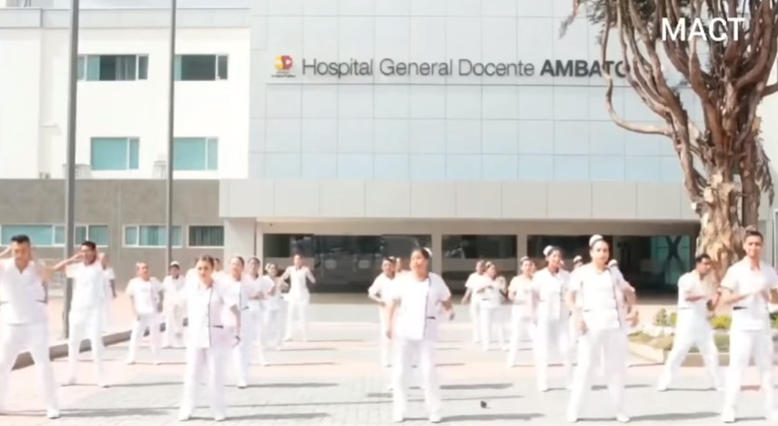 Para llamar a evitar el contagio, enfermeros bailan "La cumbia del coronavirus"