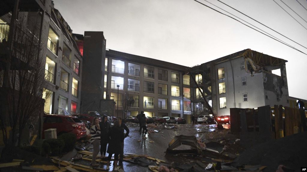 Tornados en Tennessee dejan 40 edificios colapsados en Nashville