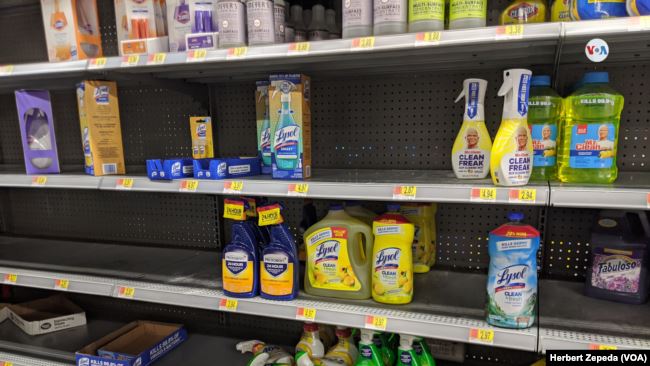 Walmart racionará venta de desinfectantes para manos por Covid-19