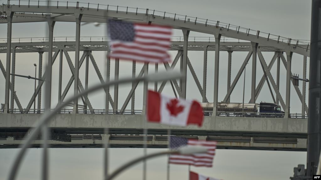 A pesar del cierre de la frontera, el comercio entre EEUU y Canadá no ha sido interrumpido. Foto: AFP, VOA