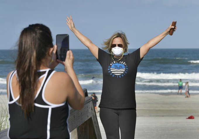 Florida reabre playas a pesar de más de 25 mil contagios de Covid-19