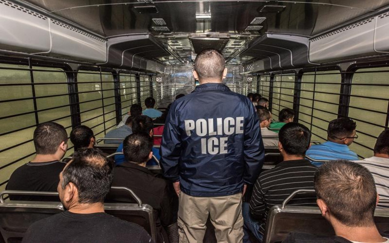 Juez federal de California ordena a ICE liberar migrantes vulnerables