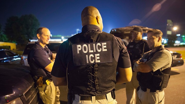 Ley de Arizona facilitaría deportación de migrantes con tickets de tránsito