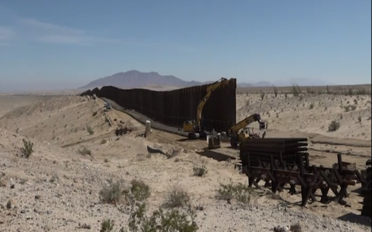 Trump usó fondos del Ejército para construir una parte del muro fronterizo. | Foto: Captura de video.