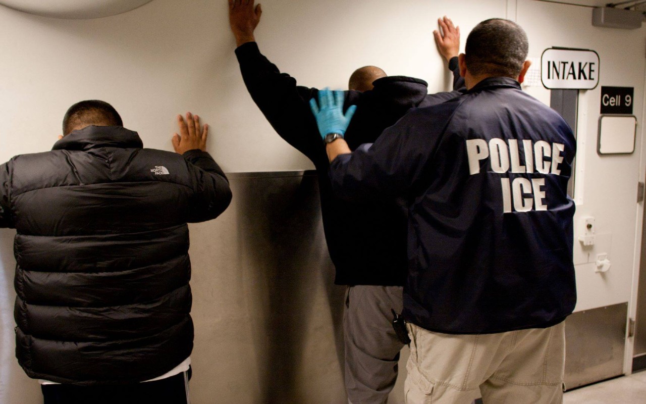Juez federal ordena a ICE liberar a detenidos en Florida