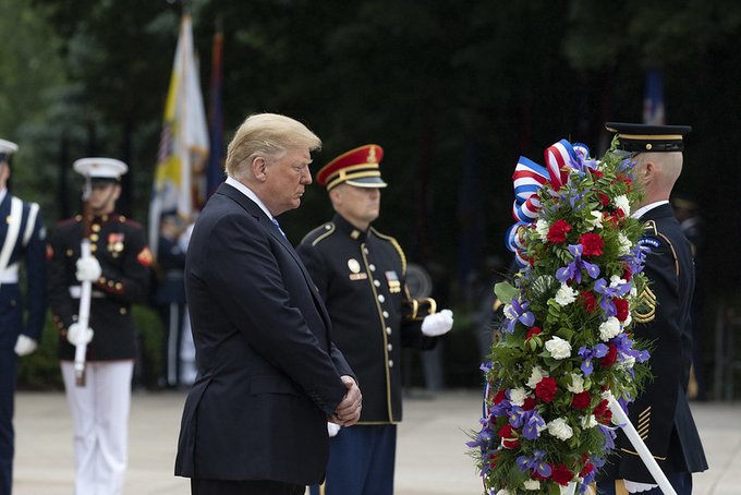 Trump conmemora el Memorial Day con actos en Virginia y Maryland