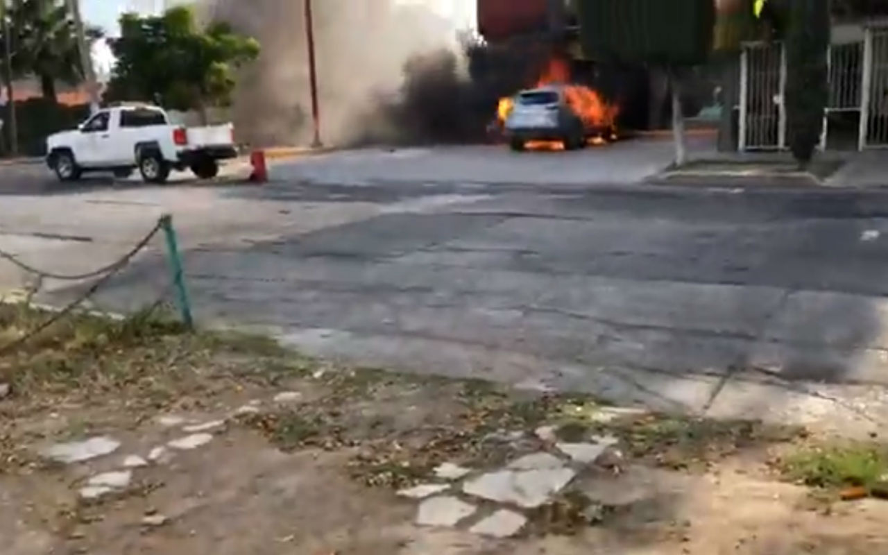 Guanajuato Arde incendian autos
