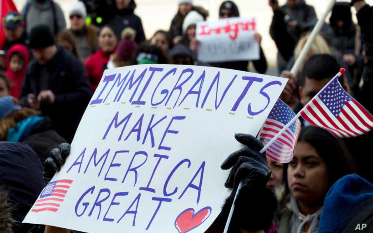 ¿A quiénes afectará la más reciente restricción migratoria de Trump?