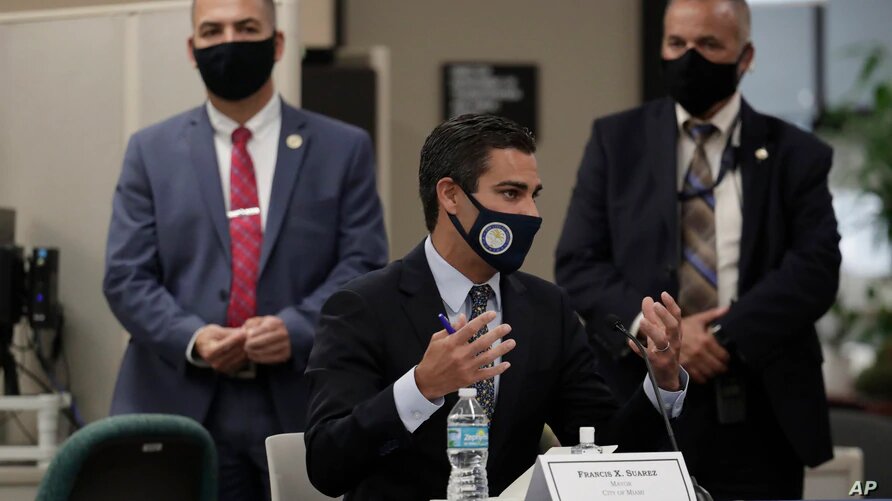 El alcalde y otros funcionarios de Miami opinan que el regreso a las aulas aumentaría los contagios de Covid-19. Foto: VOA, AP