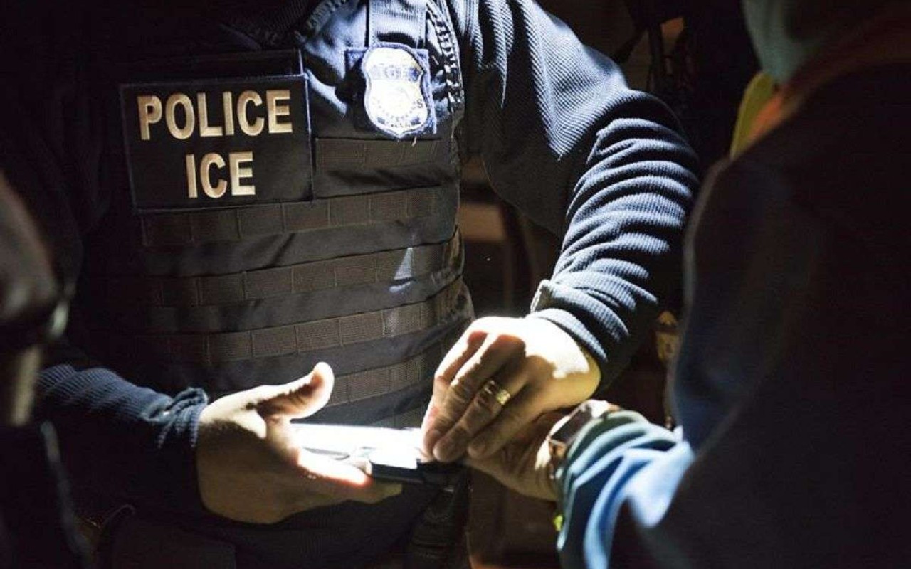 Tribunal ordena a ICE dejar de detener ilegalmente a jóvenes inmigrates