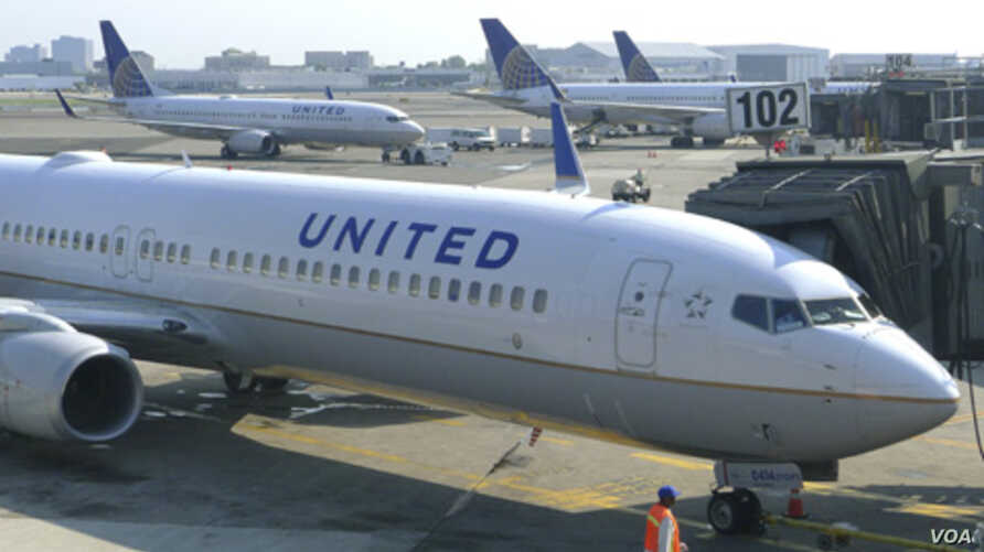 United Airlines espera poder de reducir el número de despidos, ofreciendo jubilaciones tempranas a quienes ya están cerca de ese punto en sus carreras. Foto: Voz de América