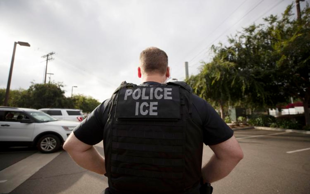 Finge ser agente de ICE y participa en operativo federal