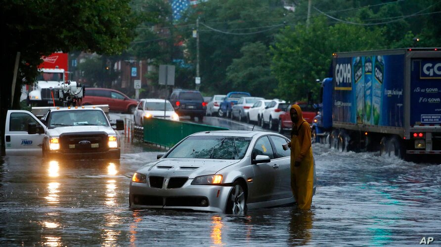 La tormenta tropical Isaías provocó inundaciones en la ciudad de Filadelfia el 4 de agosto de 2020. Foto: VOA