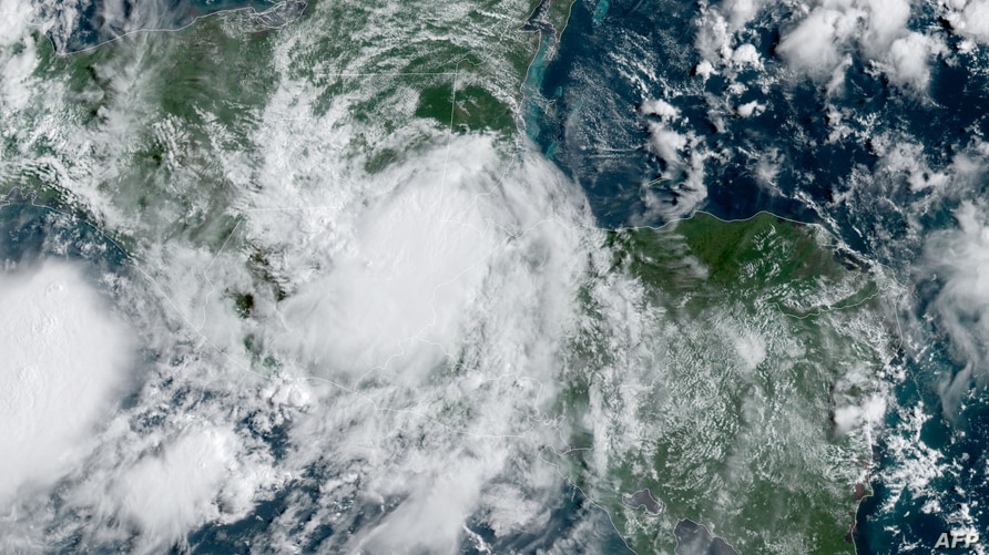 Si las depresiones tropicales continúan ganando fuerza, podrían convertirse en tormentas. Foto: AFP, VOA.