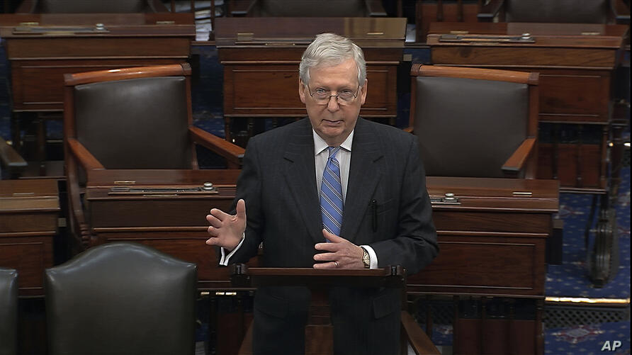 Mitch McConnell, líder de la mayoría republicana en el Senado de EEUU, respondió a las declaraciones de Trump sobre el cambio de gobierno. Foto: VOA / AP.